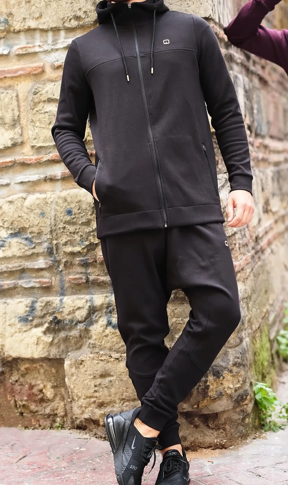 QL Relaxed Tracksuit PREMIERE in Black and Gold